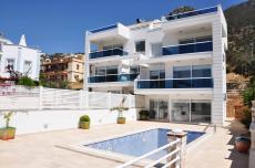 فيلا للبيع في قمة الجمال التي تقع مباشرة علي البحر  - 24