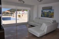 فيلا فاخرة للبيع باطلالة بحرية رائعة   - 12