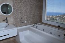 فيلا فاخرة للبيع باطلالة بحرية رائعة   - 8